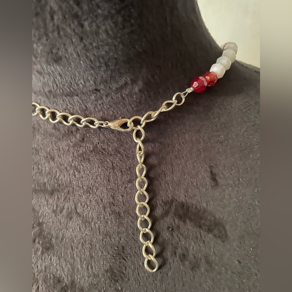 Red and white beads with some rhinestone separators. Costume jewelry. - Picture 2 of 2